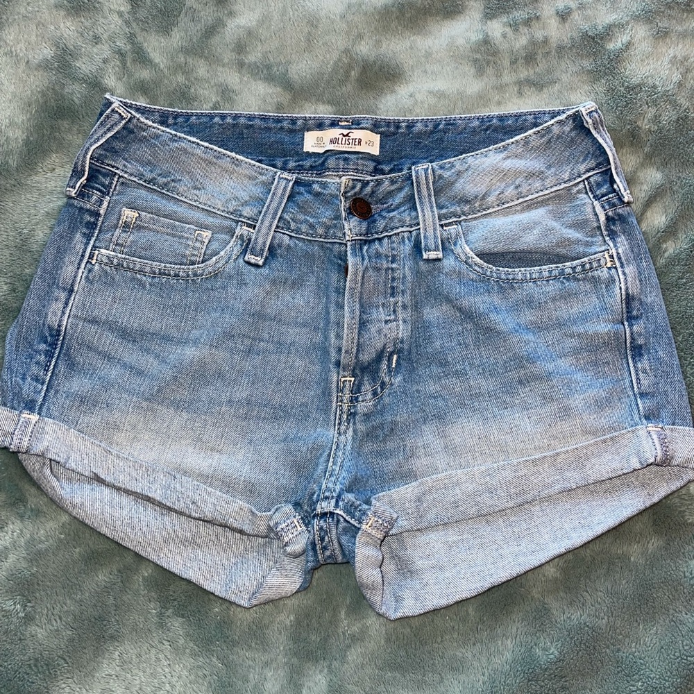 Hollister shorts size 00
